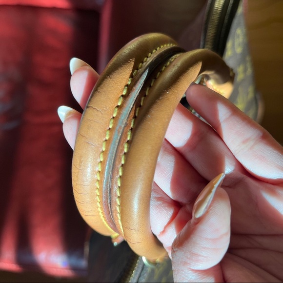 Authentic Louis Vuitton Alma PM in Monogram - Picture 8 of 17